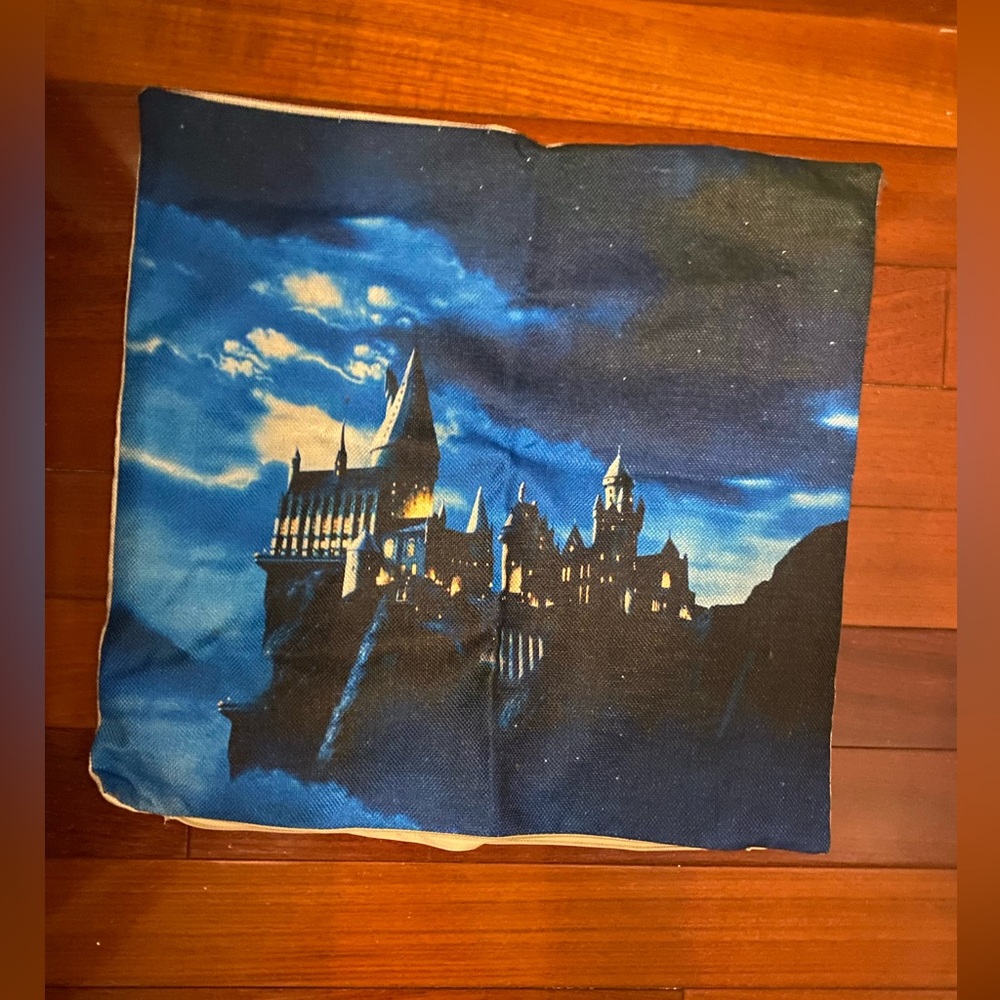 16x16 Hogwarts Harry Potter Themed Throw Pillow Cover